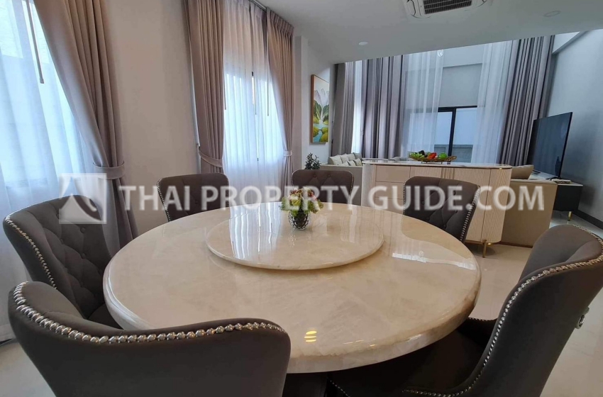 House with Shared Pool in Bangnatrad 
